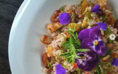 Arroz con frutos secos y pasas amarillas