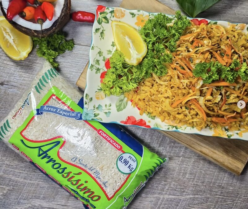 Arroz con surimi y vegetales