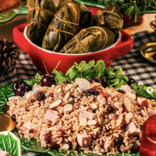 Arroz con cranberries, frutos secos y trozos de jamón ahumado